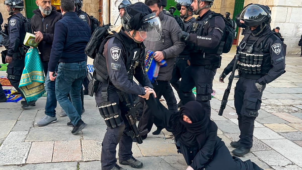 اقتحام في القدس.. صاروخ في غزة
