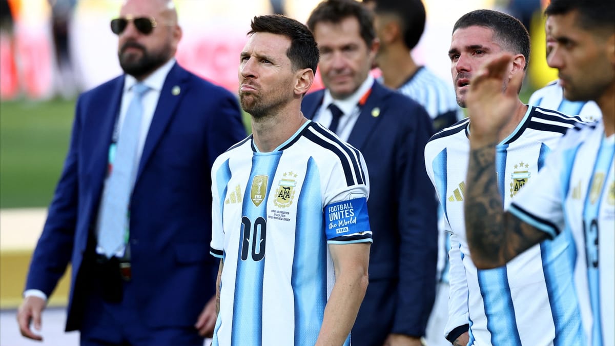 "الملعب الملعون".. يبكي ميسي ويضع نهايته