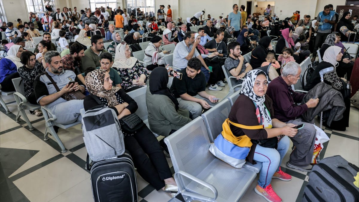 إجلاء 76 جريحا و335 من مزدوجي الجنسية من "رفح"