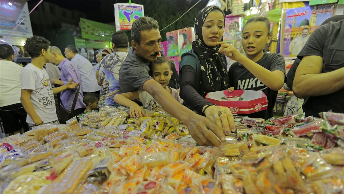 حلوى المولد.. مصر تتمسك بعاداتها رغم التضخم