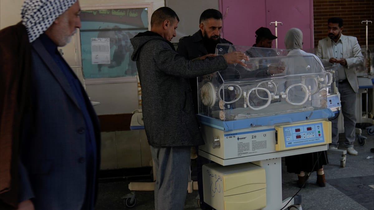 إنقاذ 41 طفلا من حريق مستشفى بالعراق