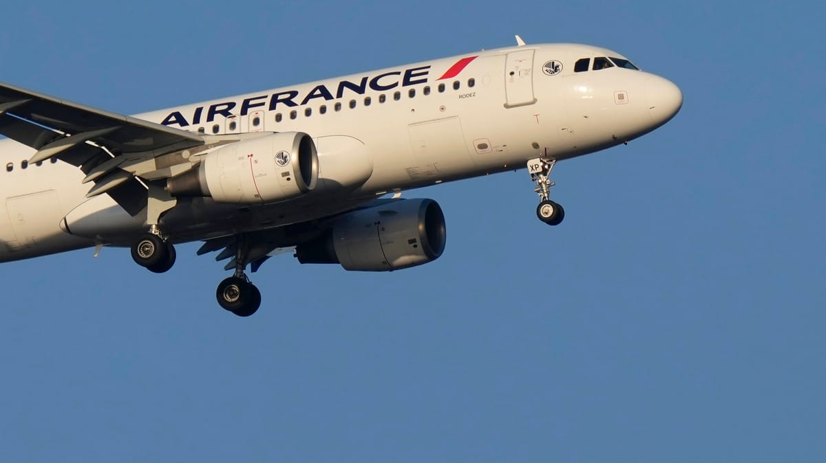 "رائحة حريق" تجبر طائرة إير فرانس على الهبوط الاضطراري