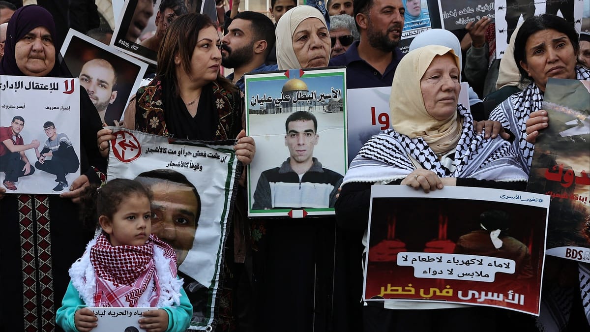 39 فلسطينيا بينهم قصّر إلى الحرية