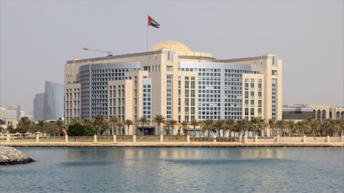 الإمارات تدعو إلى "ضبط النفس وتجنب التصعيد"