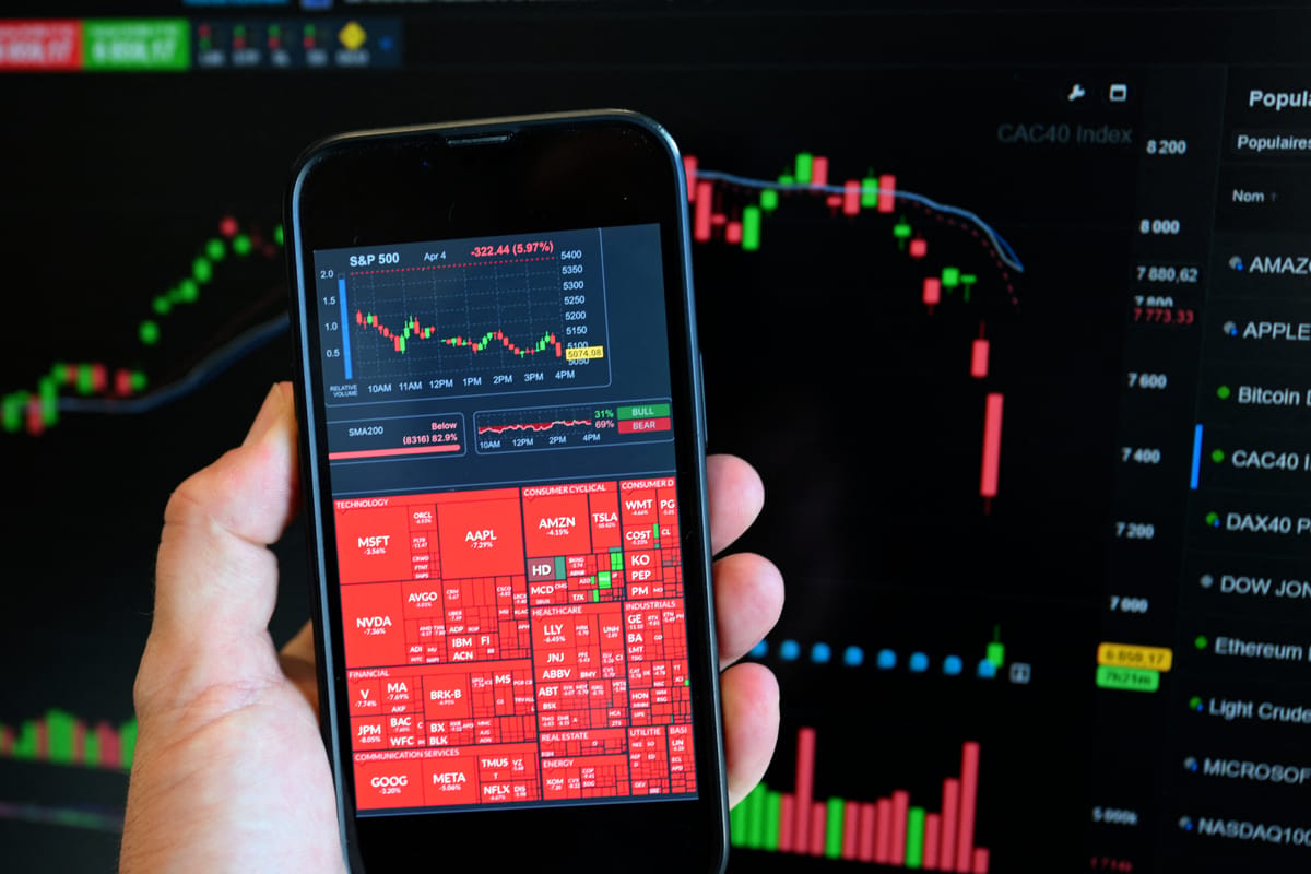 بدء تطبيق الرسوم.. الذهب يرتفع 2% والأسهم الأوروبية تتراجع