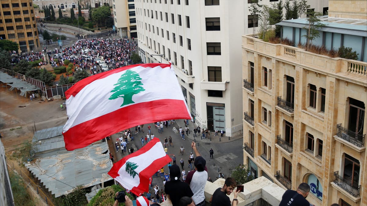 طلاب جنوب لبنان.. عين على الكتاب وأخرى على "الضربة"