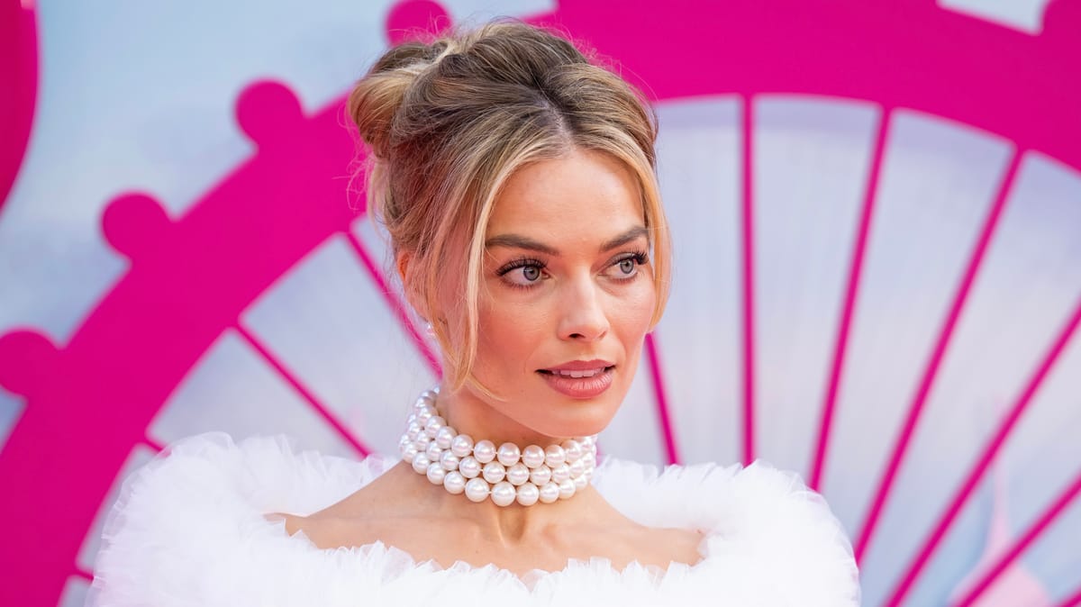 بطلة باربي تحتفل بـ"عيد الحب" بفيلم مؤلم