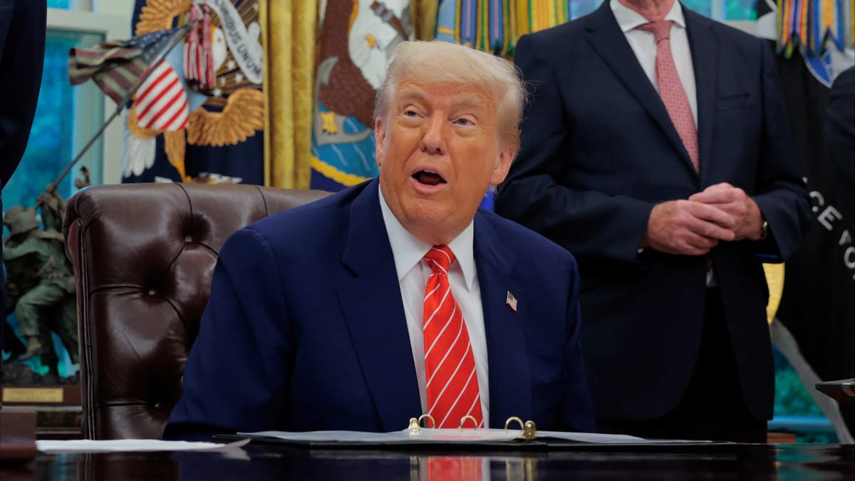 بعد "رسالة الاغتيال الغامضة".. ترامب: جيمس كومي شرطي فاسد