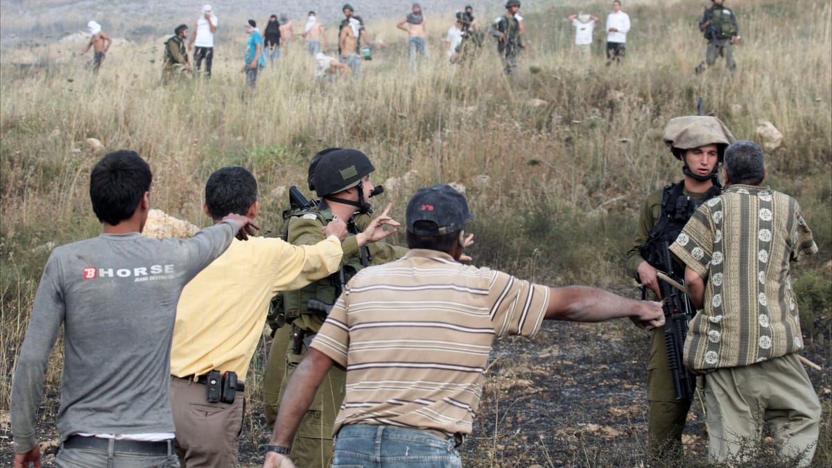 بريطانيا تعاقب 4 مستوطنين "هددوا فلسطينيين بالسلاح"
