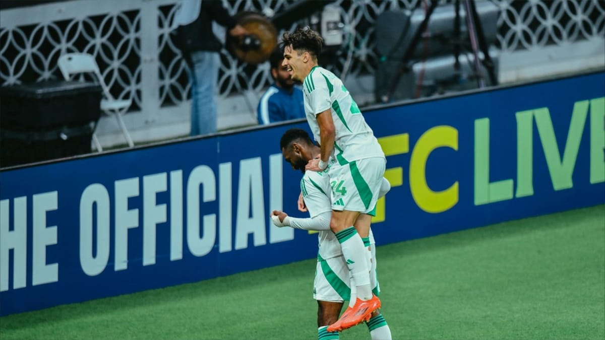 القنوات الناقلة لمباراة الأهلي والأخدود في الدوري السعودي 2025
