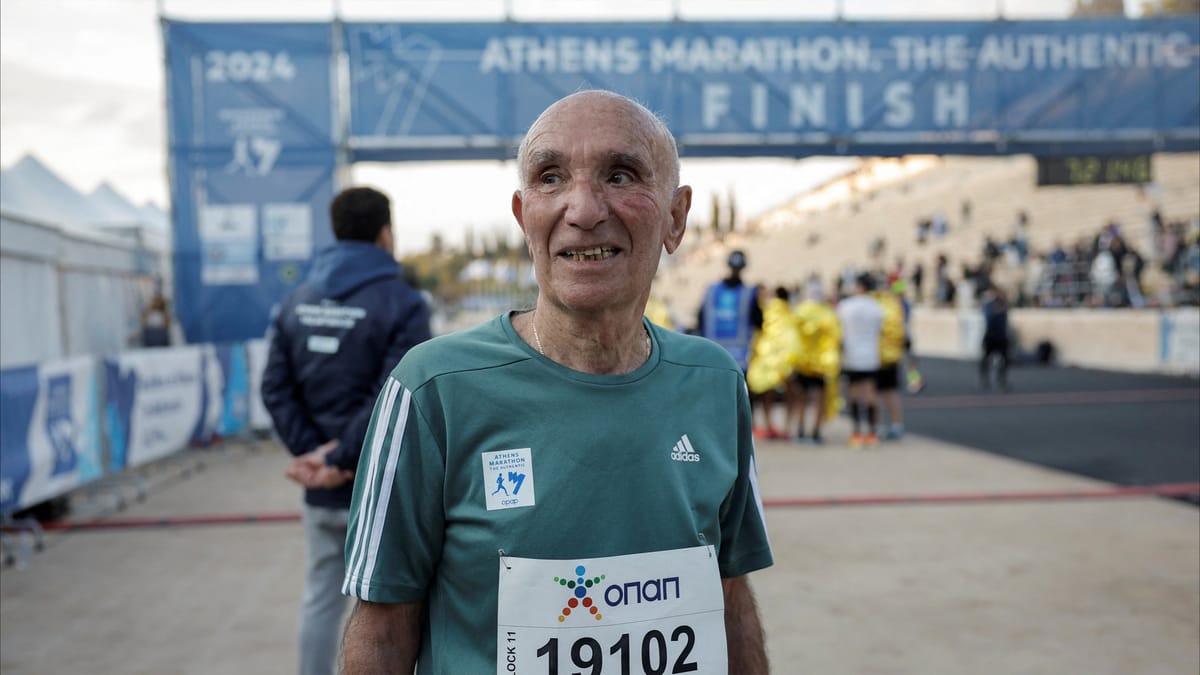 بعمر 88.. عدّاء يقهر الزمن في ماراثون أثينا