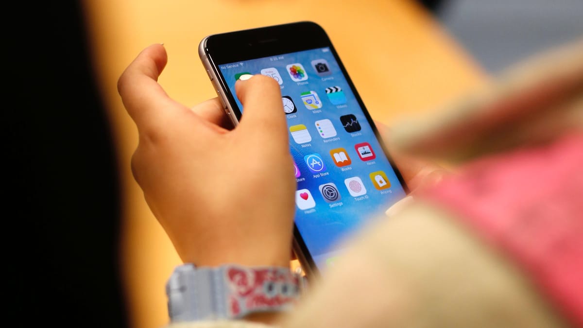 أبل متأخرة على سباق الـAI.. فهل تنقذ نفسها؟