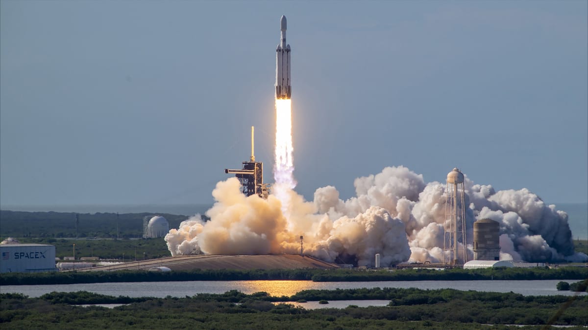 SpaceX تسحب صواريخها بعد "فشل نادر"