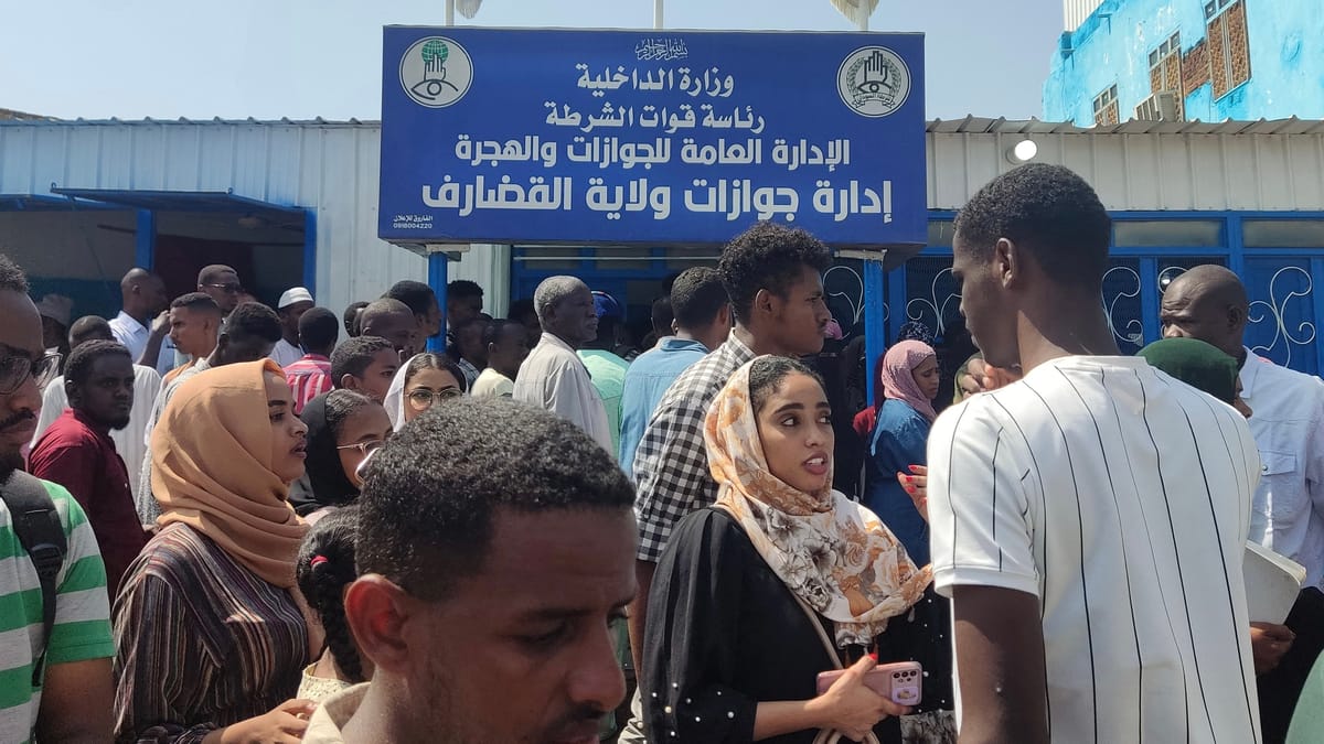 مروة عمر ورفاقها في انتظار جواز سفر سوداني بـ٢٠٠ دولار