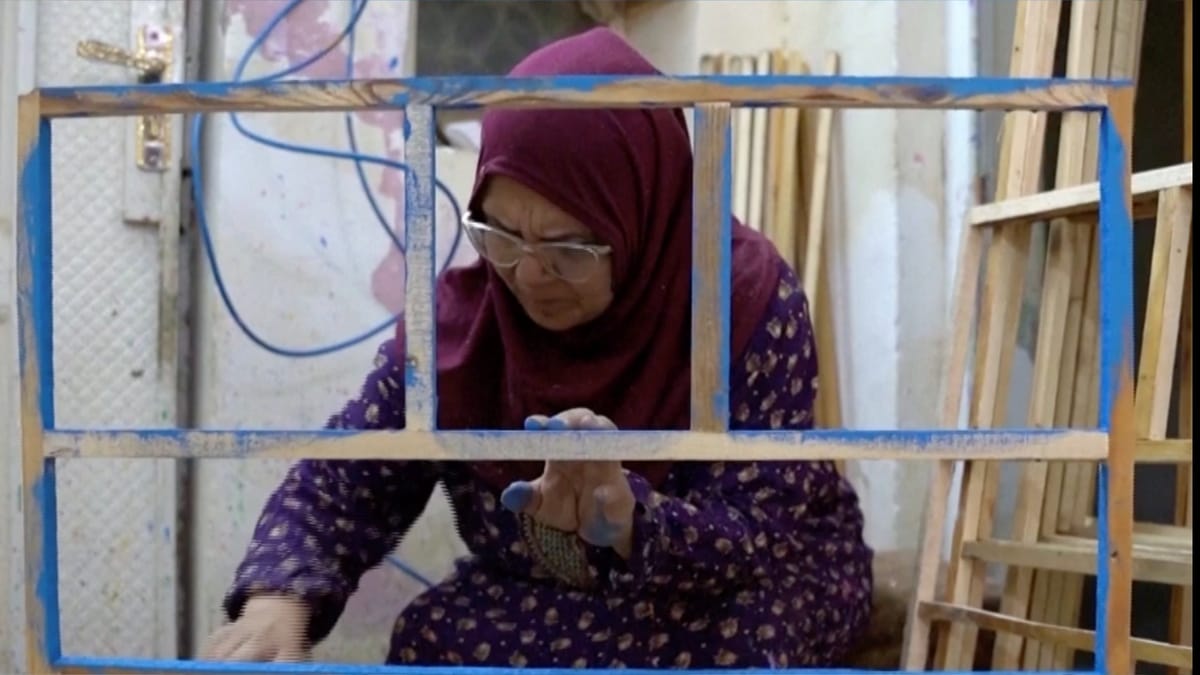 نجّارة بالصدفة.. ظروف المعيشة تبدل حياة "ألماز" العراقية