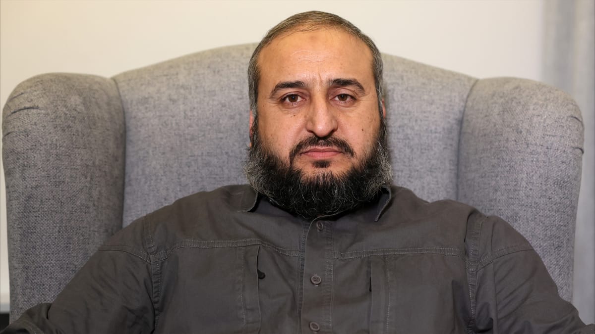 "لا يتمتع بصفات قيادية".. مهندس زراعي وزيرا لـ"الدفاع السورية"