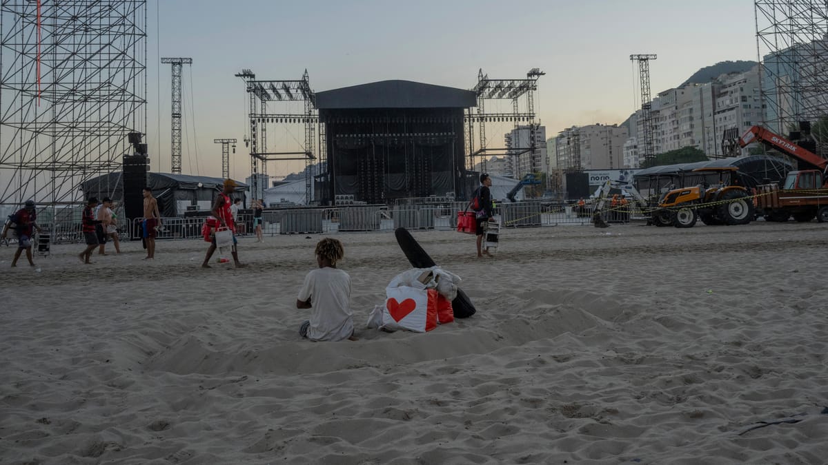 مأساة على الشاطئ.. حادث يُنهي حياة عامل في "مسرح شاكيرا"