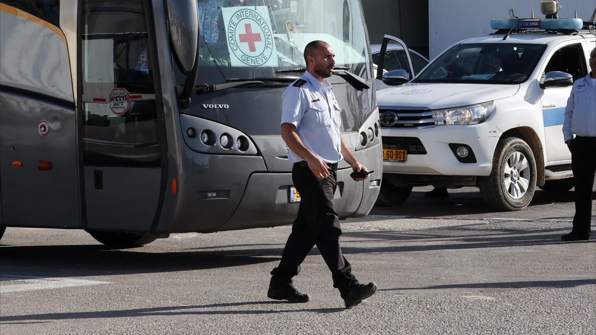 معتقلون يخسرون 25 كيلوغراما في سجون إسرائيل