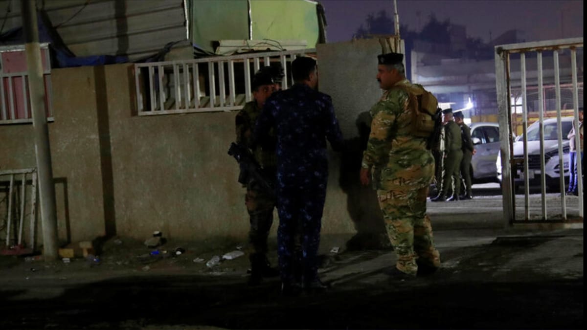 عراقي يقتل والده "العسكري" بمسدس حكومي