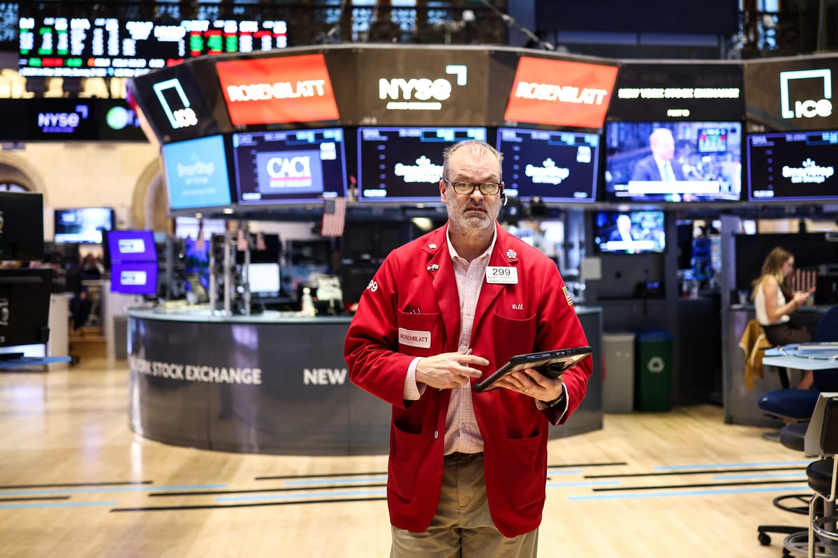 إيميل من البيت الأبيض بعد رهانات سبقت قرار ترامب