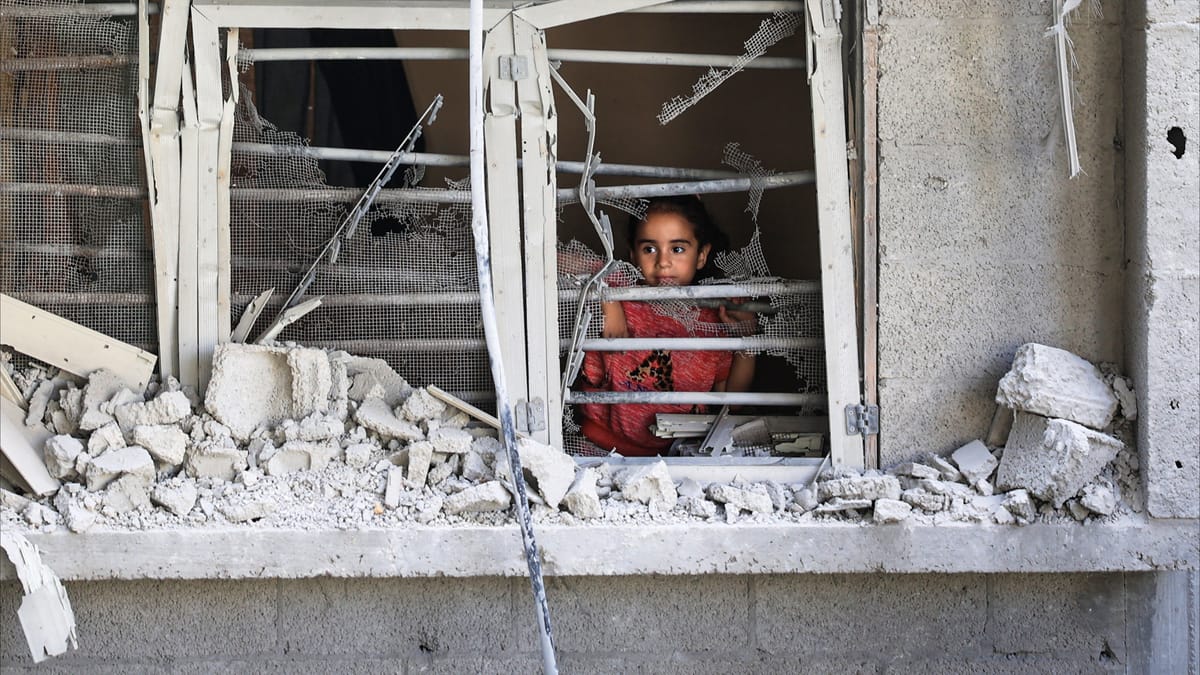 مقتل 13 على الأقل بمدرسة تؤوي نازحين في غزة