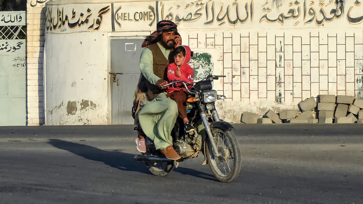 يشترك الخصوم والأصدقاء في ضربهم.. من هم "البلوش"؟