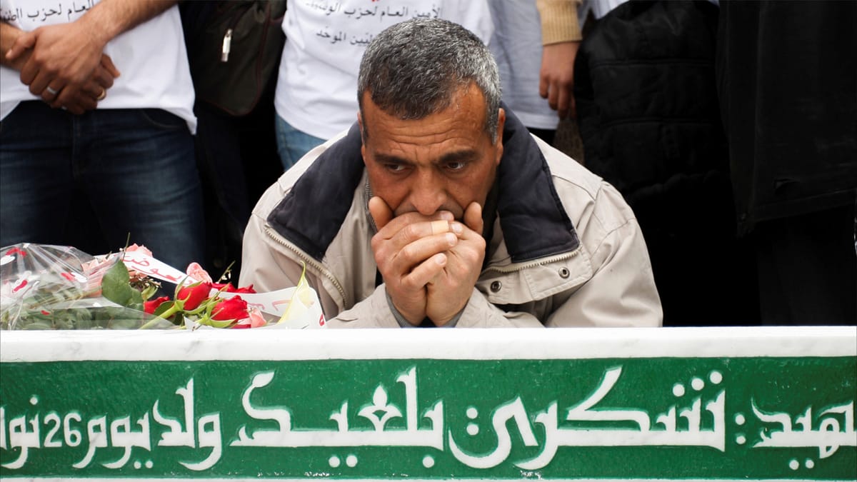تونس.. تأجيل محاكمة المتهمين باغتيال شكري بلعيد