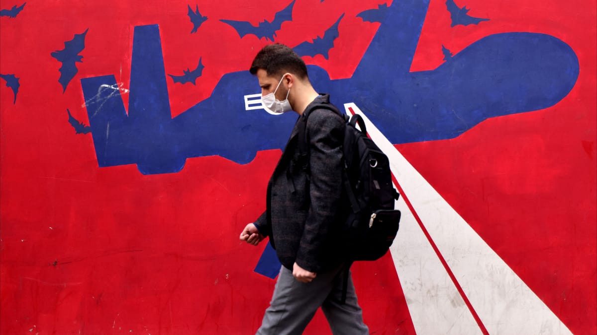 "نووي إيران".. واشنطن تواجه طهران بيد على الزناد وأخرى للتفاوض