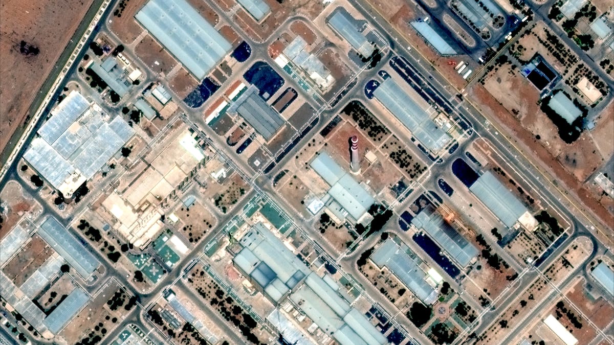 إعلام إيراني: إسرائيل تستهدف موقع أصفهان النووي