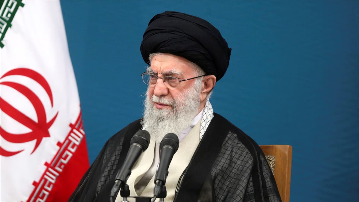 نقل "خامنئي" إلى مكان آمن.. وإيران تبحث "الخطوة التالية"