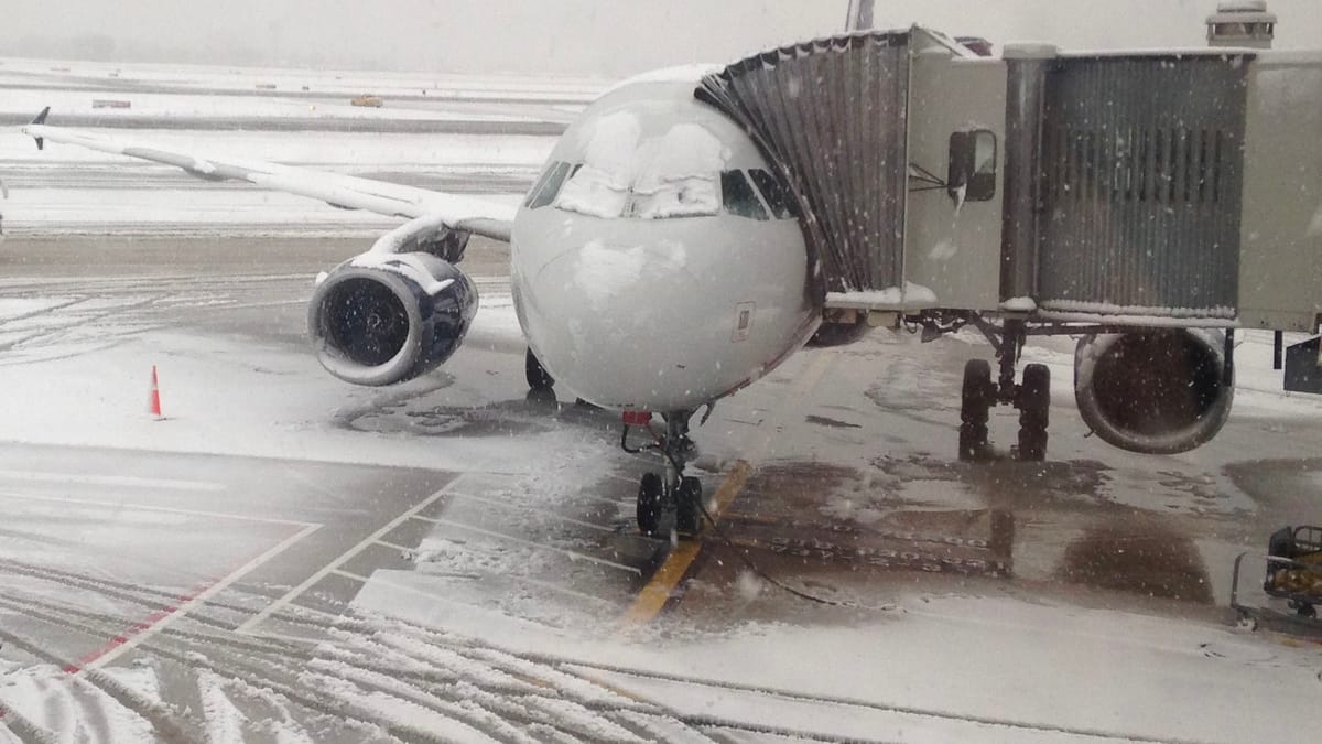 ثلوج باريس تجمّد الأجواء.. إلغاء 30% من رحلات "شارل ديغول"