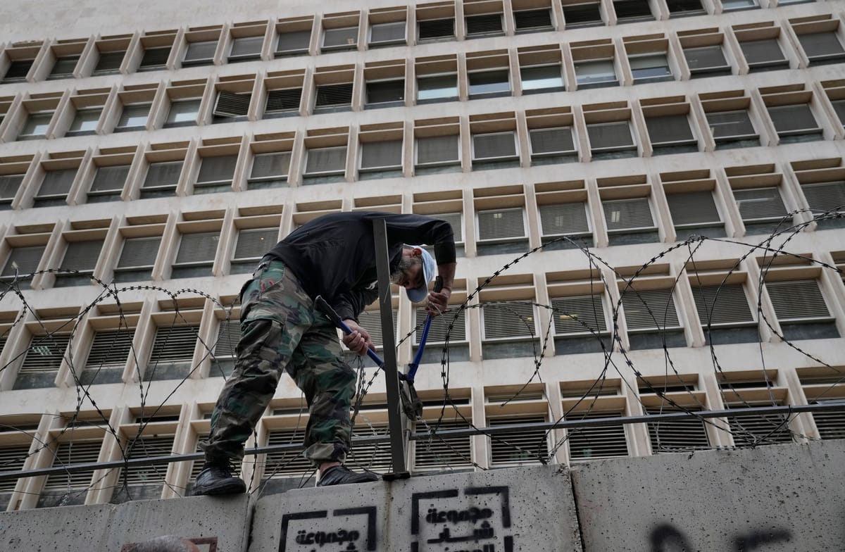 مصرف لبنان يتحرّك دوليا لضرب "شبكة اختلاس الأموال"