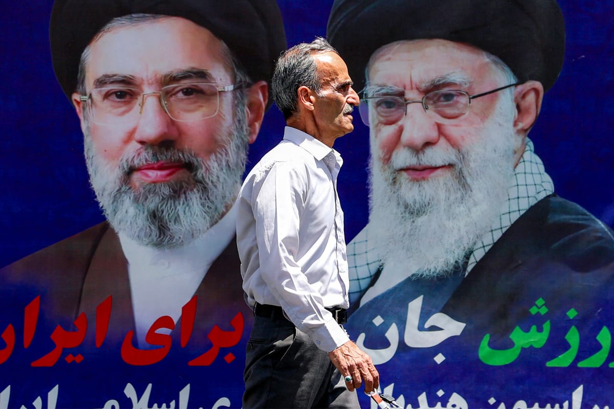 طهران تردّ على واشنطن.. وبحارتها يعودون