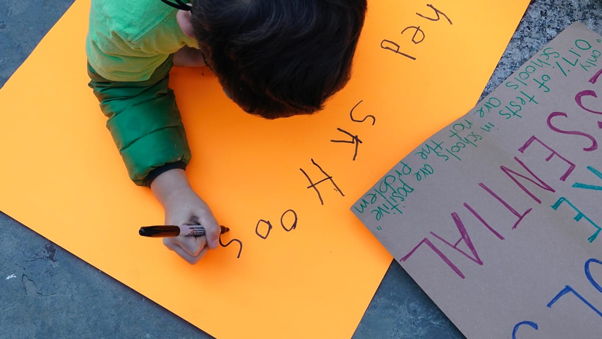 معركة القلم ضد الكيبورد.. لماذا لا يزال تعليم الكتابة اليدوية ضروريا؟