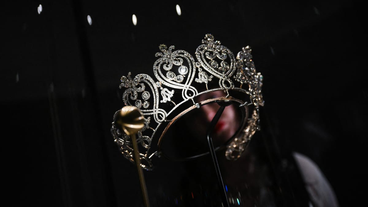 ما الرابط بين الملكة إليزابيث وريهانا؟ شركة تمتلك الجواب