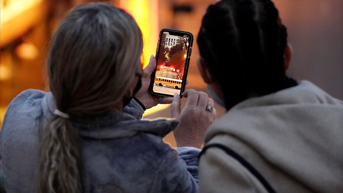 أخبار مزيفة بتوقيع AI.. لا تثق بما تقرأ على التطبيقات
