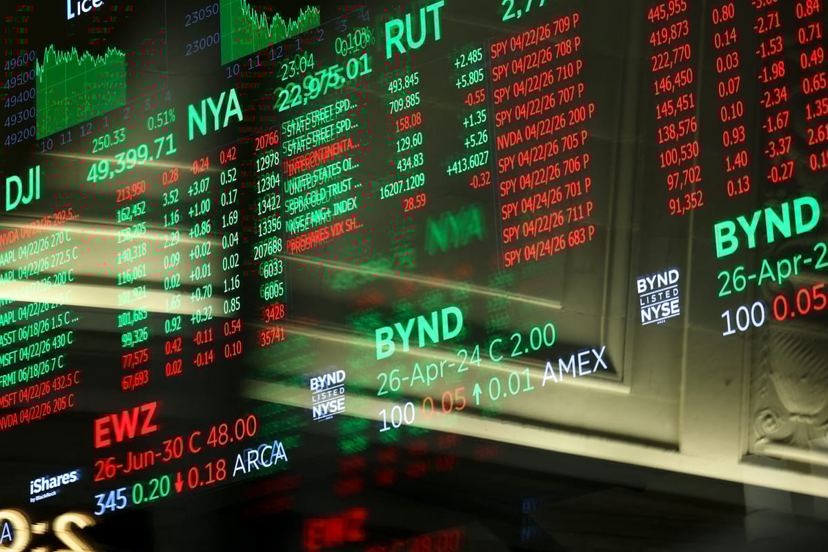 النفط والدولار رابحان.. وول ستريت والذهب يدفعان الثمن