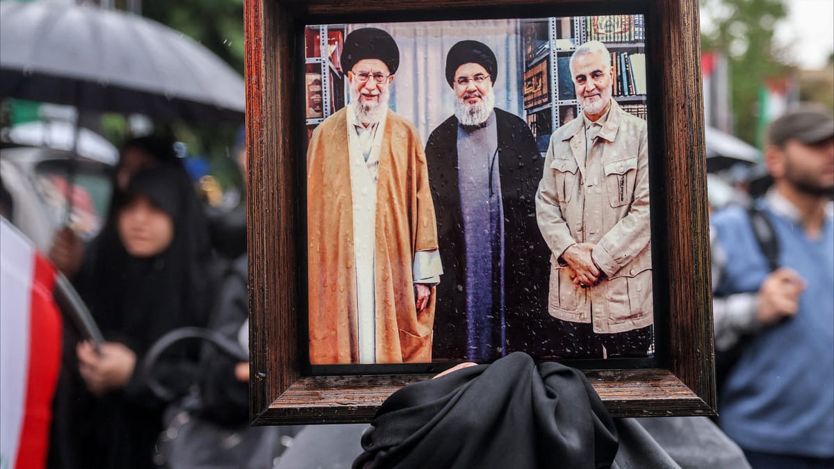 خامنئي لـ"نصرالله" قبل الاغتيال: اخرج من لبنان