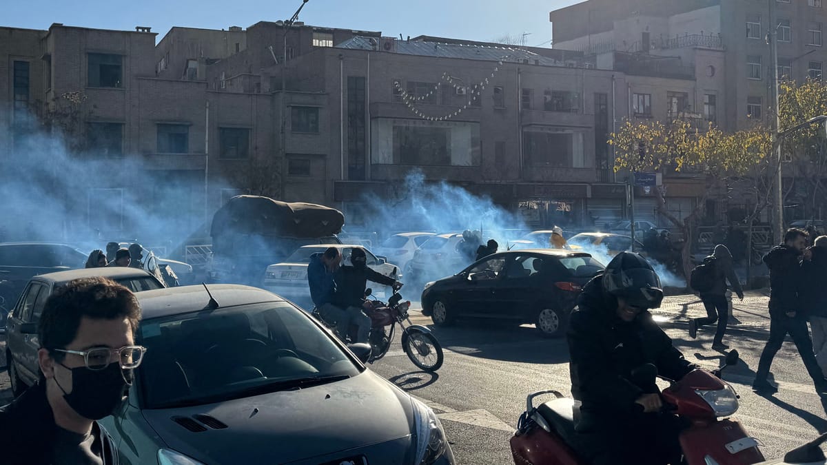 إيران "تخنق الإنترنت" بسبب استمرار المظاهرات