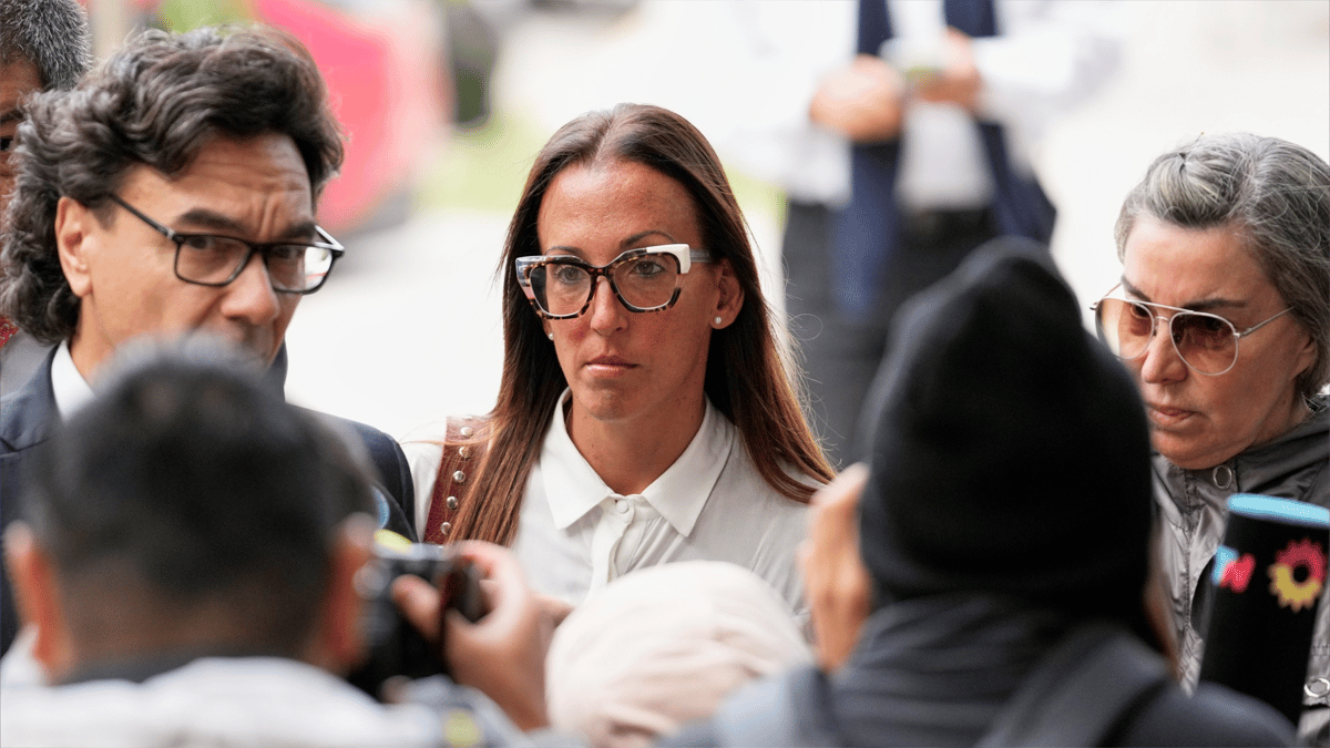 طبيبة مارادونا تجيب.. هل عالجته بعلاقة جنسية؟