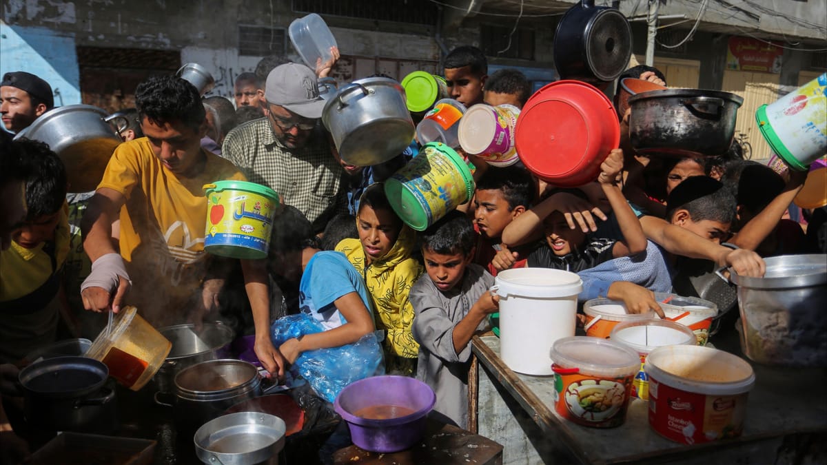 رحلة بحث عن "لقمة" في غزة