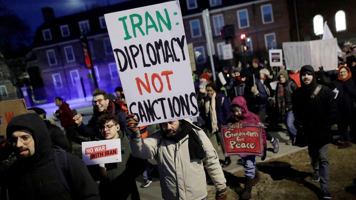 العقوبات الأميركية المتراخية تدرُّ على إيران مليارات الدولارات