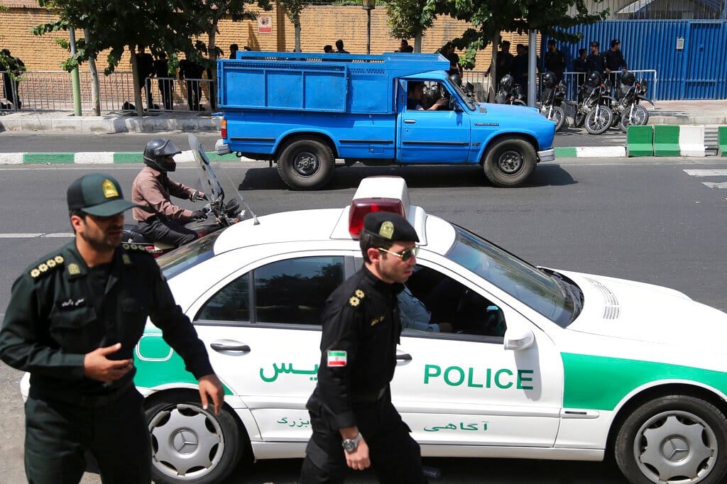 "إجراء احترازي".. هولندا تغلق سفارتها في طهران