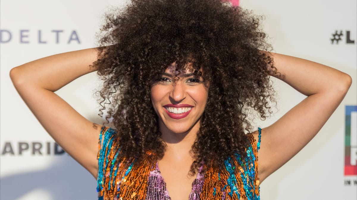 كيفية العناية بالشعر الكيرلي في الصيف