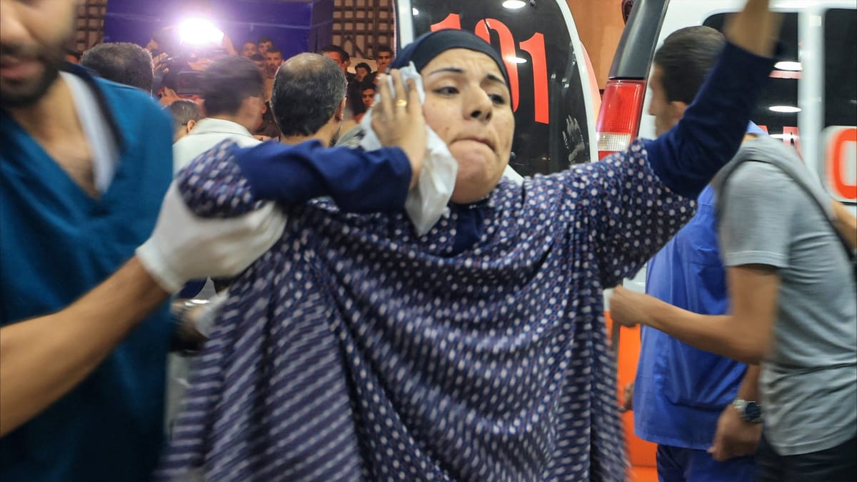 "المعمداني" ليس الأول.. مستشفيات غزة تحت القصف