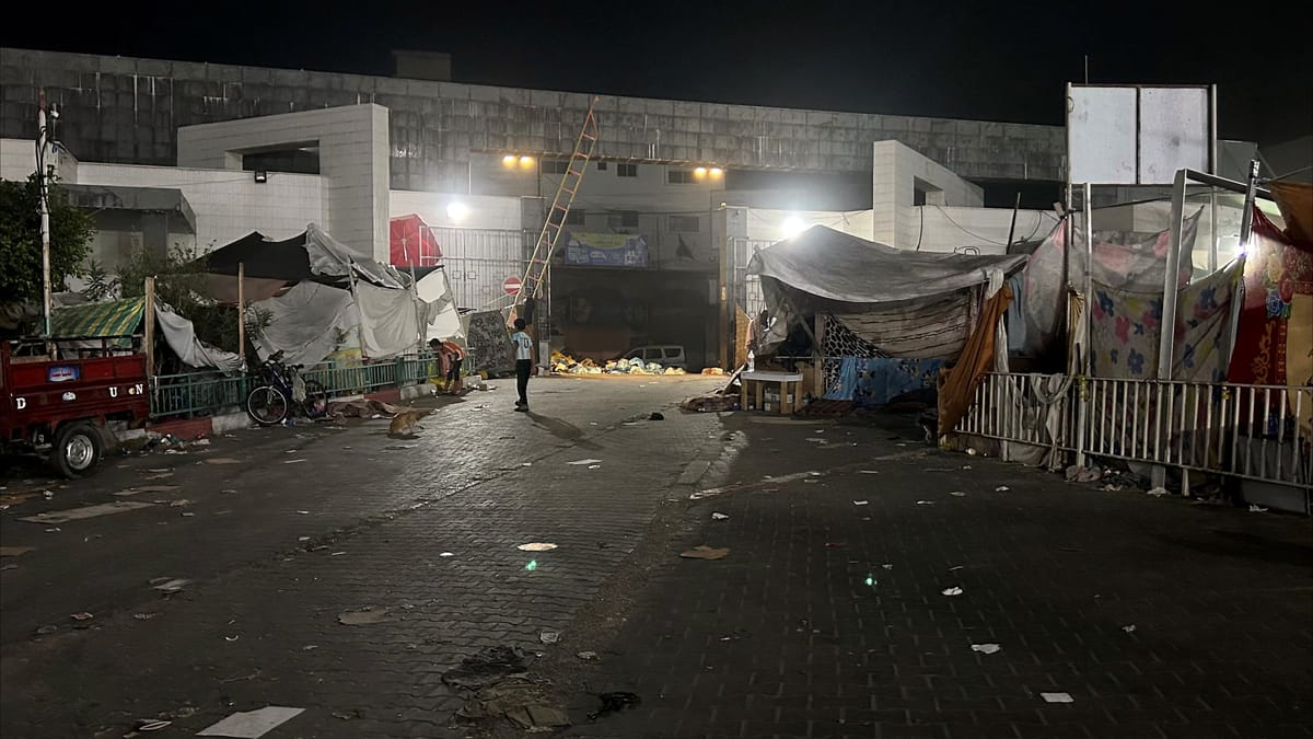 "الشفاء" خارج العمل في غزة