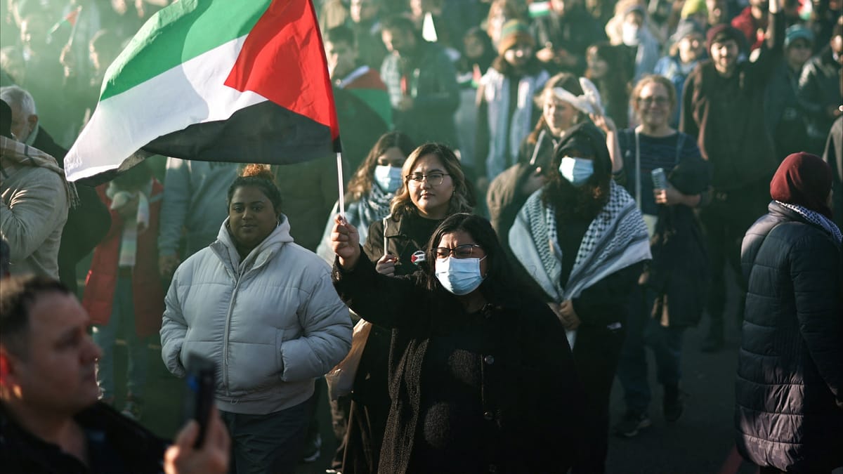 اعتقال مناهضي مسيرات مؤيدة لفلسطين ببريطانيا