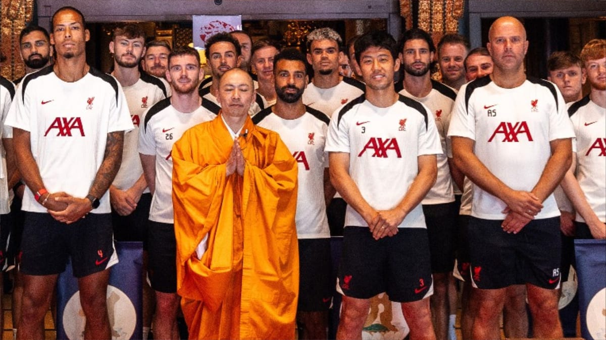 محمد صلاح في معبد بوذي