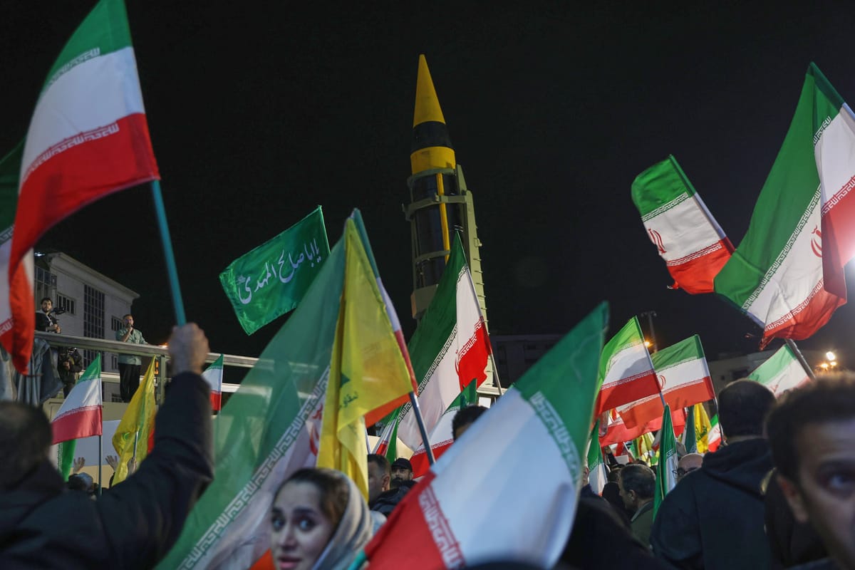 إيران تنبش صواريخها.. وترامب يمدّ حبل الحصار