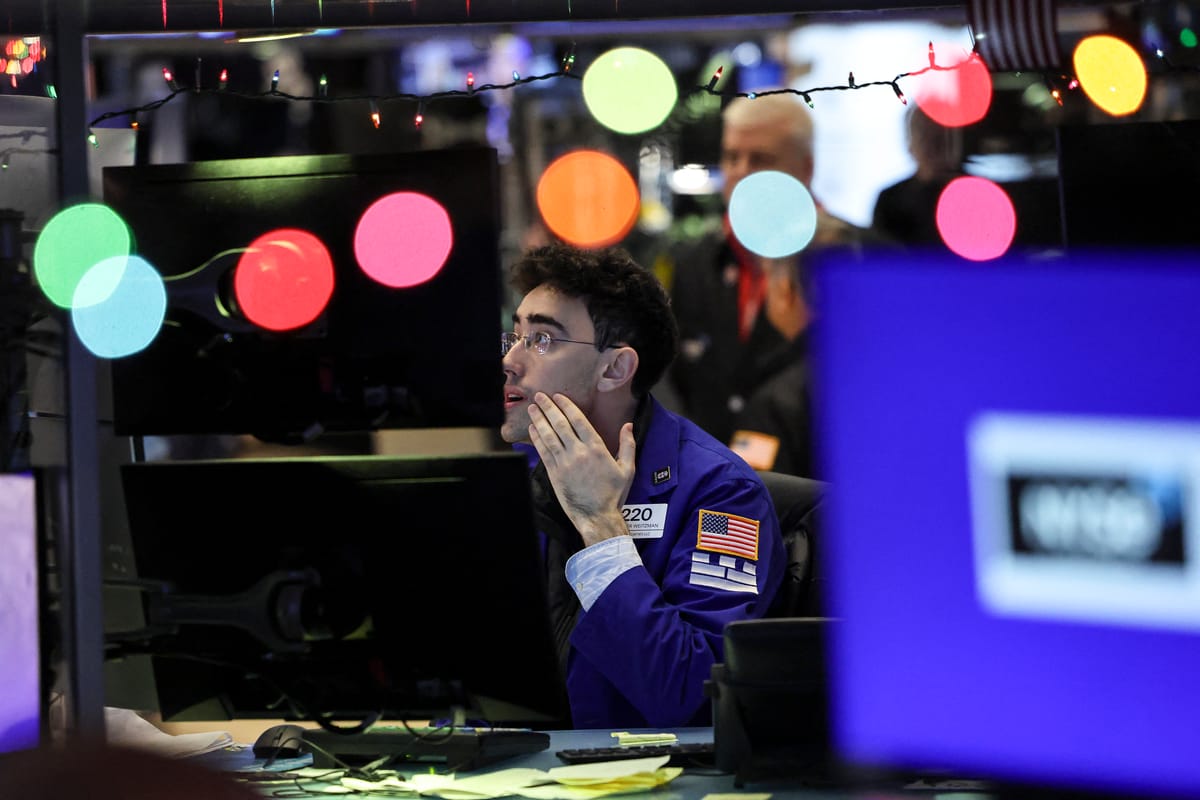 فنزويلا تشعل الأسواق.. الذهب يصعد والطاقة ترفع الأسهم